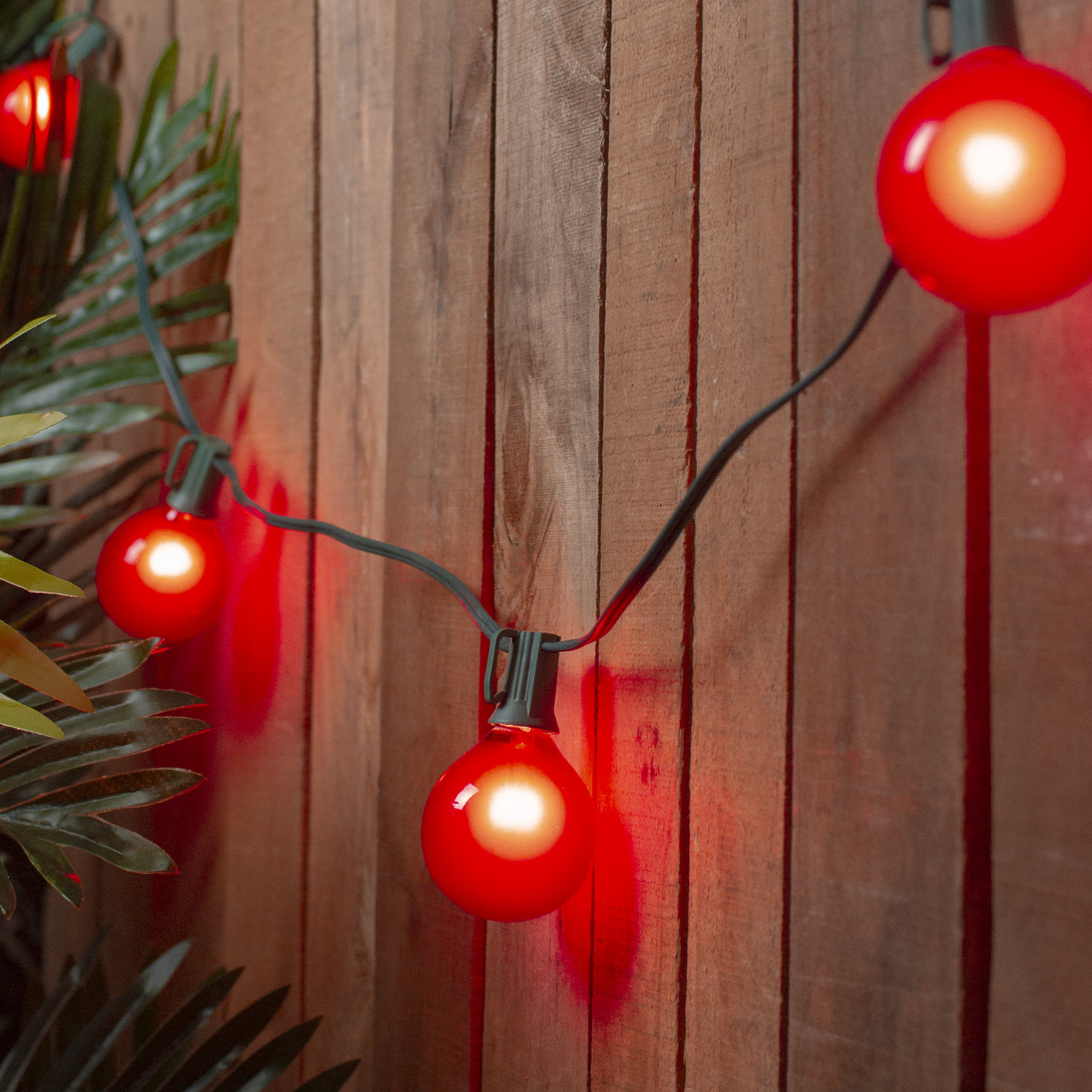 Northlight Set of 15 Red Satin G50 Globe Christmas Lights Green Wire