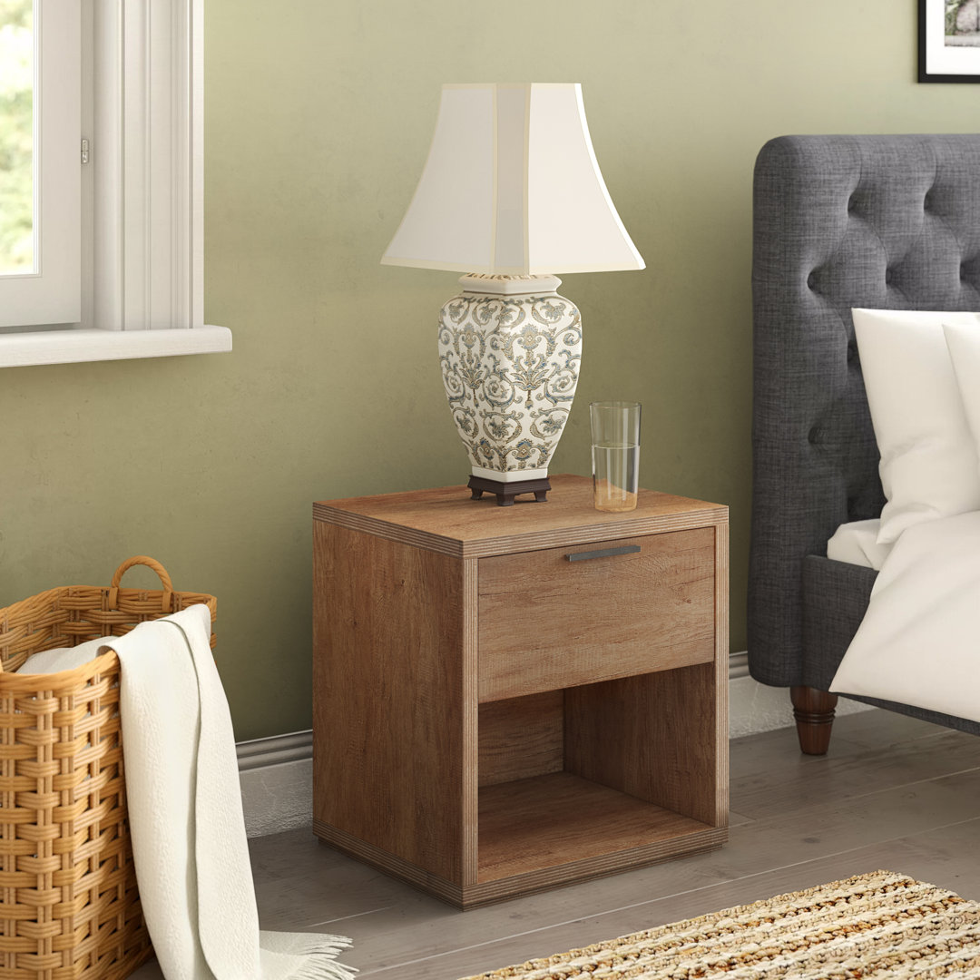 Three Posts Nachttisch Adams 