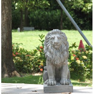 Beautiful WELCOME LION WITH SHIELD Highly  Detailed Stone Gate Garden Ornament 