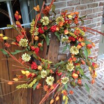 22 inches w Darice Red Geranium Berry Wreath 