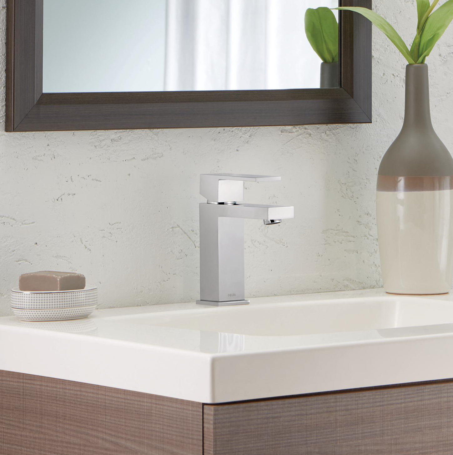 567LFSSPP,PP Delta Modern Single Hole Bathroom Faucet with Drain