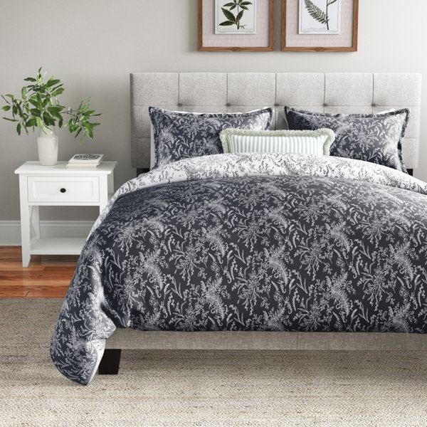 Jake-Lee Microfiber Reversible Traditional Duvet Cover Set Gracie Oaks Color: Black, Size: Full/Queen Duvet Cover + 2 Shams