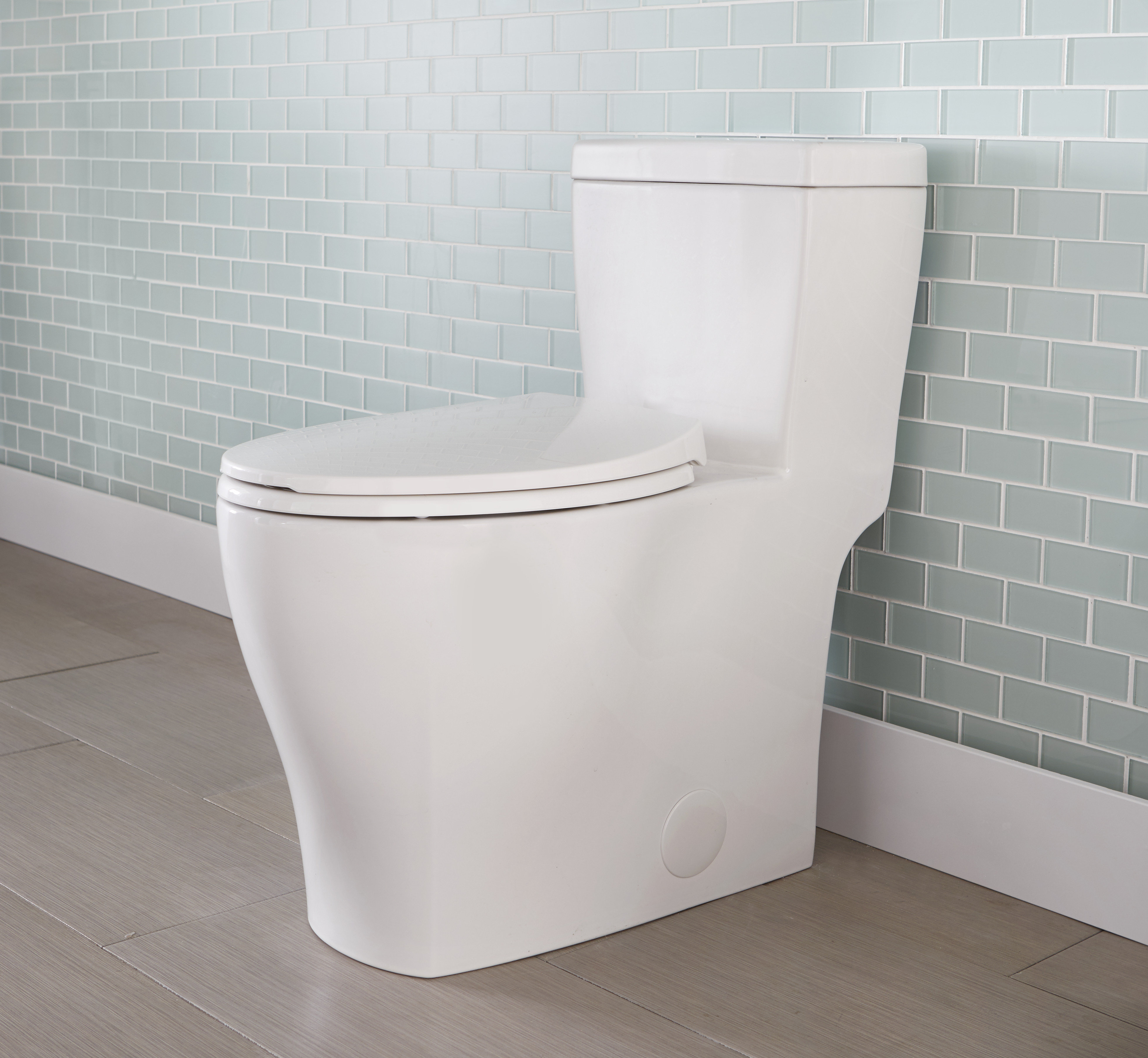 Gerber Lemora 1.28 Gallons Per Minute GPF Elongated Chair Height Floor