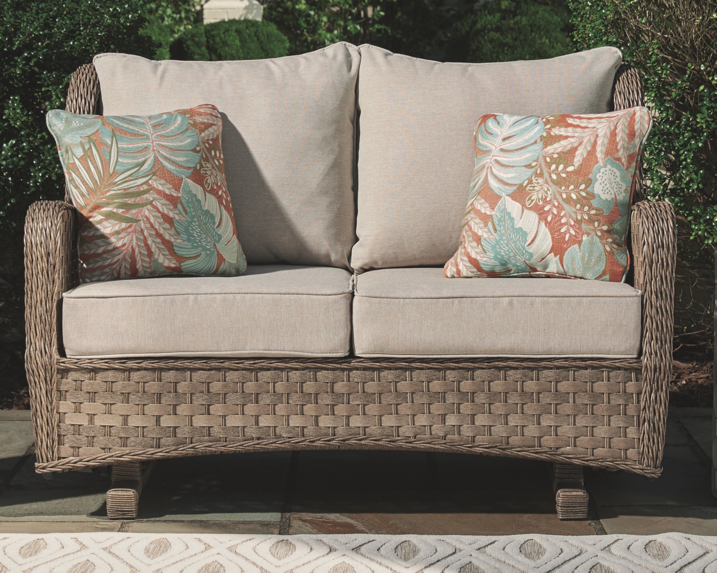 outdoor loveseat glider with cushions