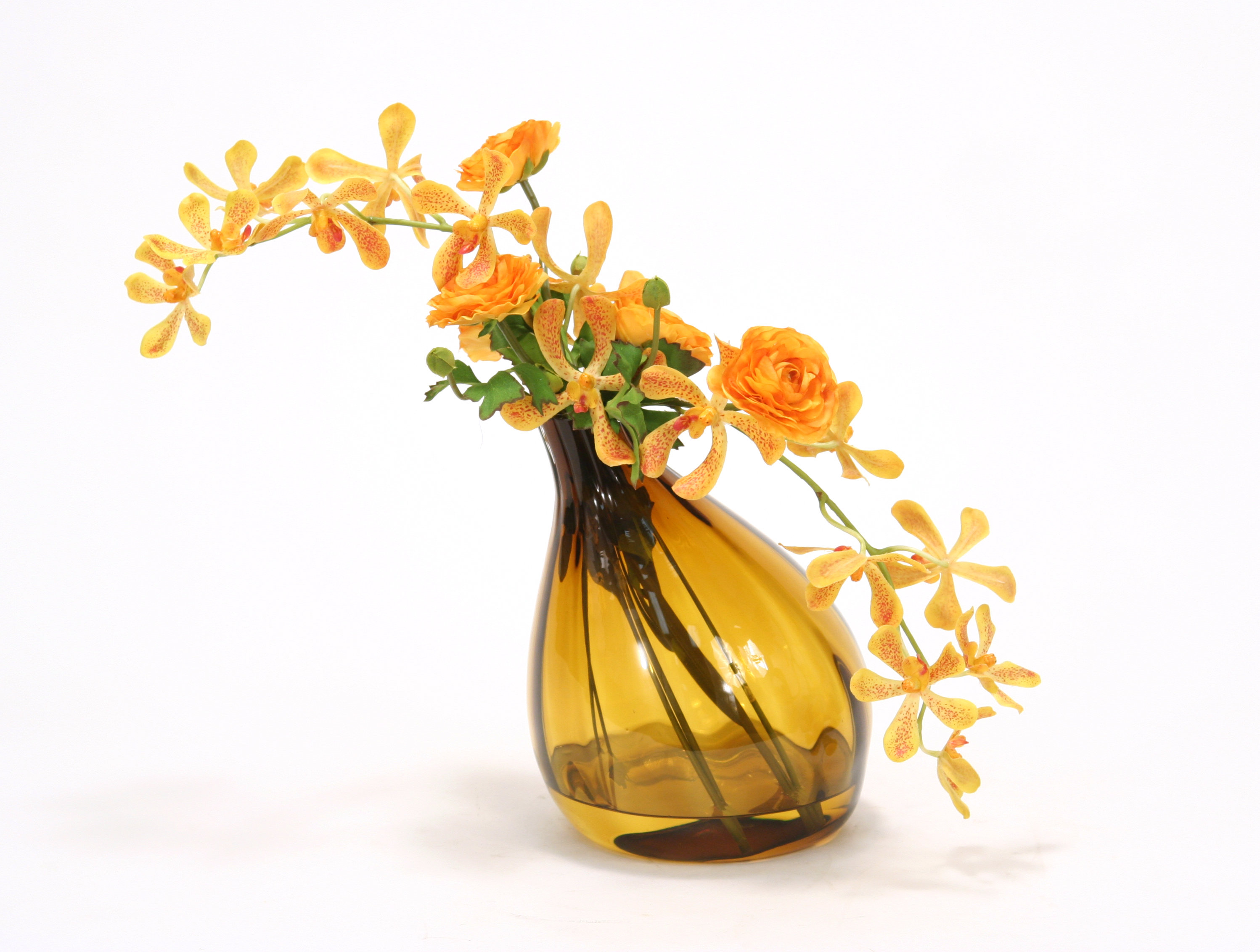 Distinctive Designs Orchidées vanda jaune orange avec ranunculas doré  gourde vase - Wayfair Canada