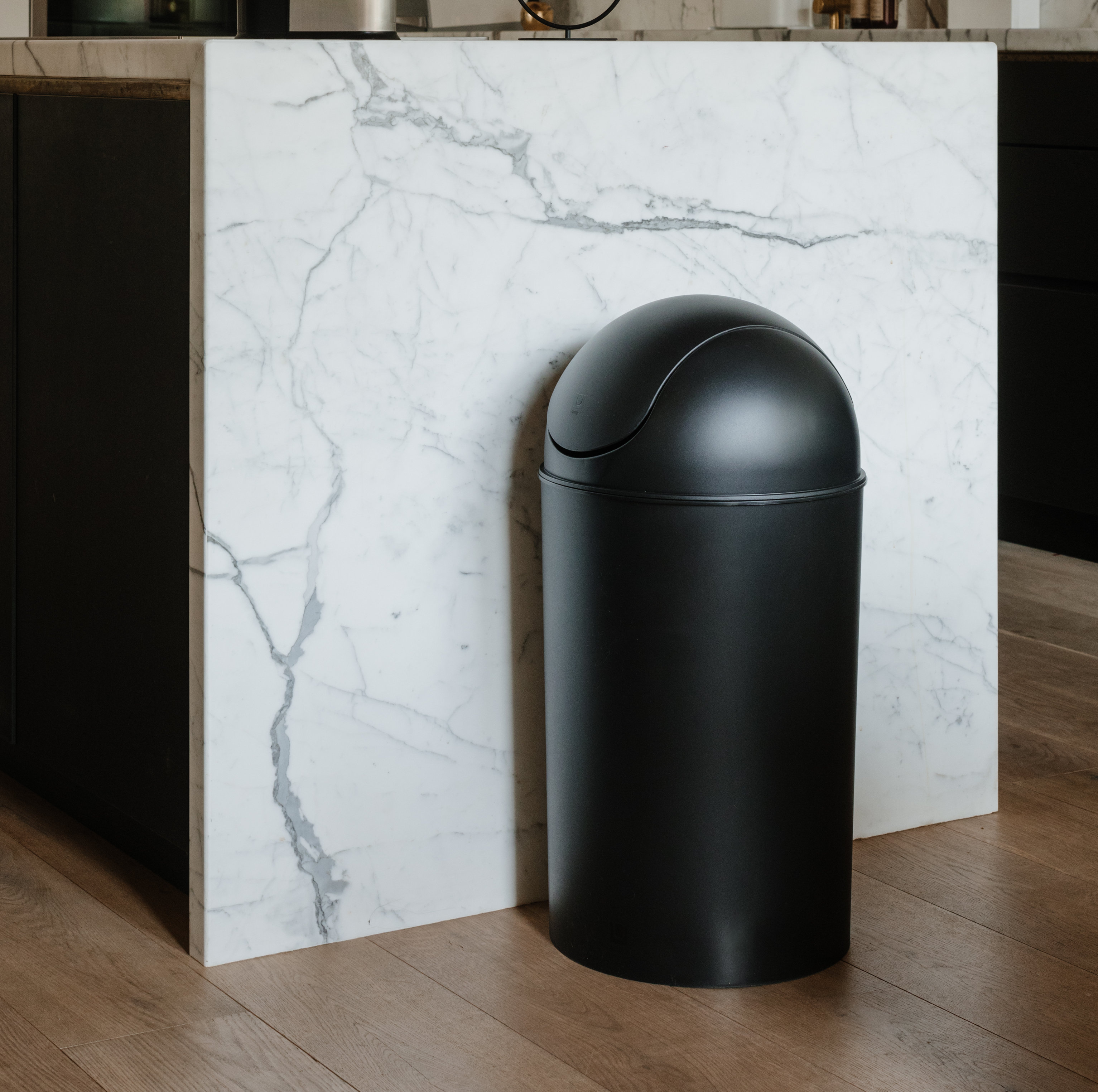 Umbra Grand Plastic 10 Gallon Swing Top Trash Can & Reviews Wayfair