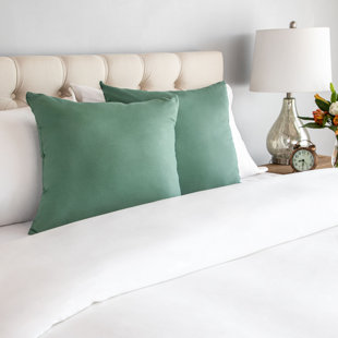 green decorative pillows for bed