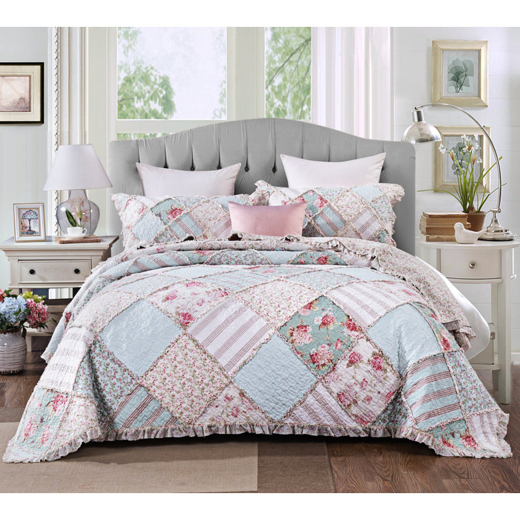 pink and blue quilt set