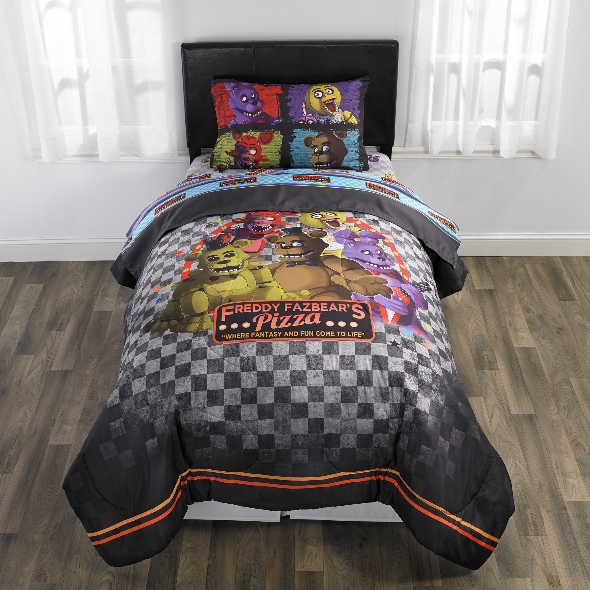 Scott Games Five Nights At Freddy's Pizza Security Twin/Full Comforter 