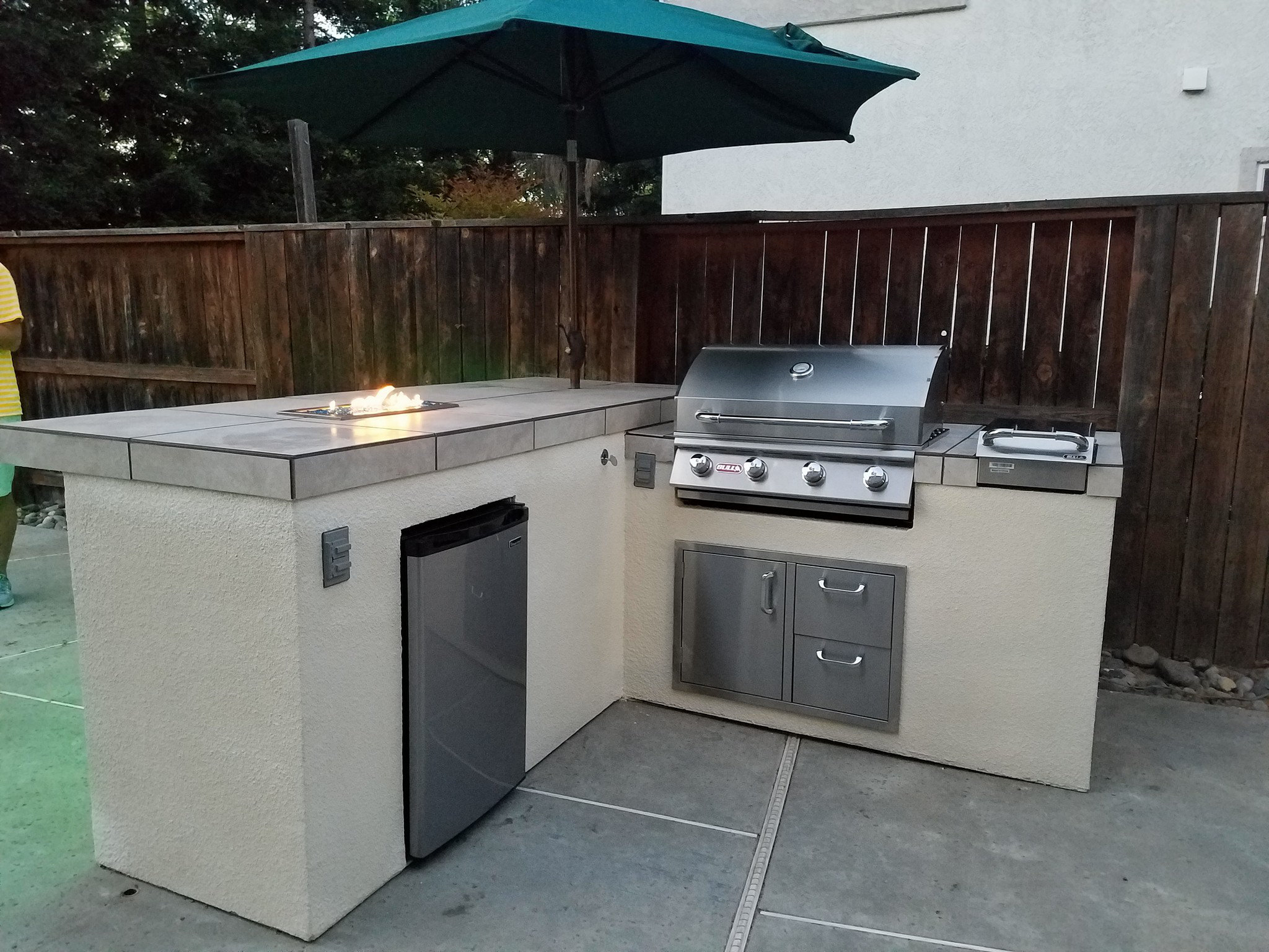 outdoor kitchen with cooktop