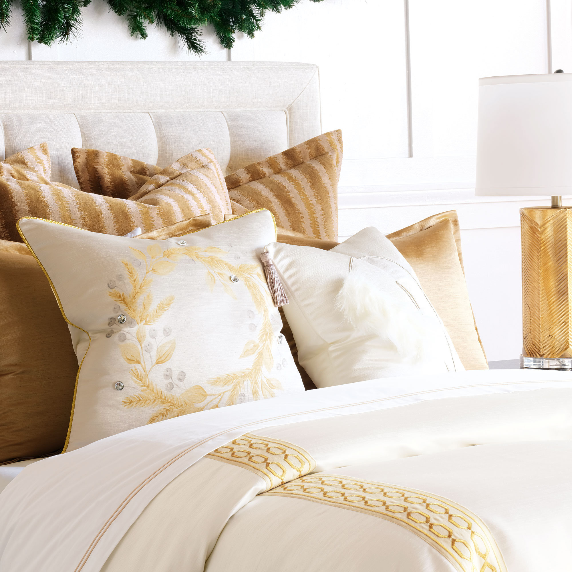 Eastern Accents Luxe Gold/White Duvet 