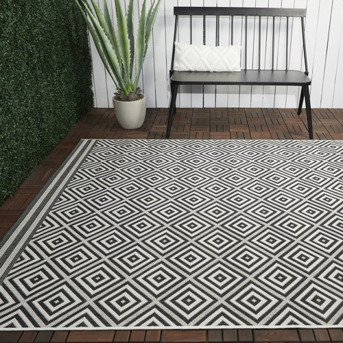 Wrought Studio Ammons Black/White Indoor/Outdoor Rug & Reviews | Wayfair