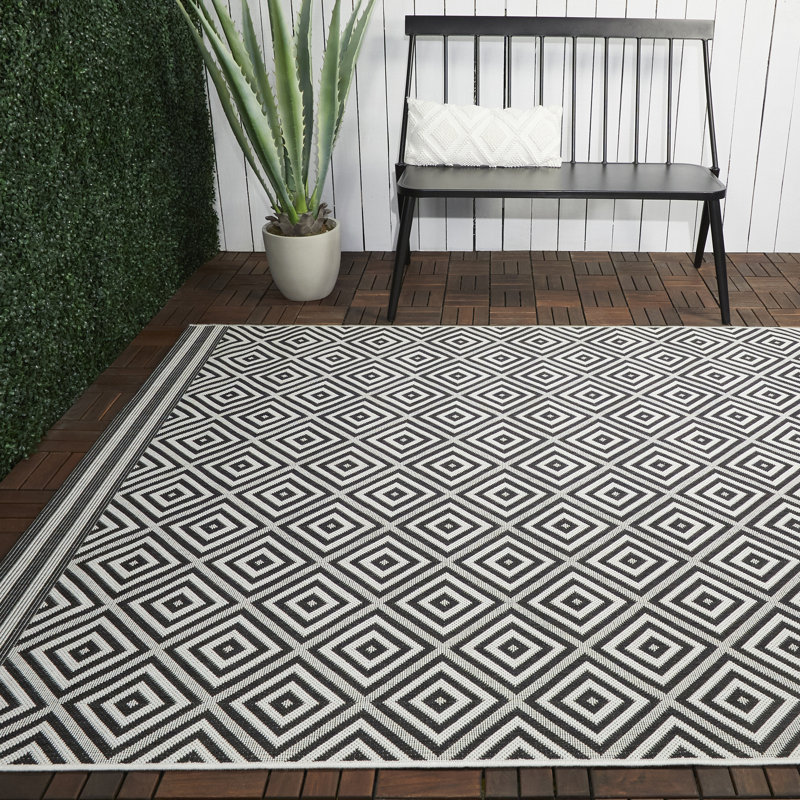 Wrought Studio Ammons Black/White Indoor/Outdoor Rug & Reviews | Wayfair