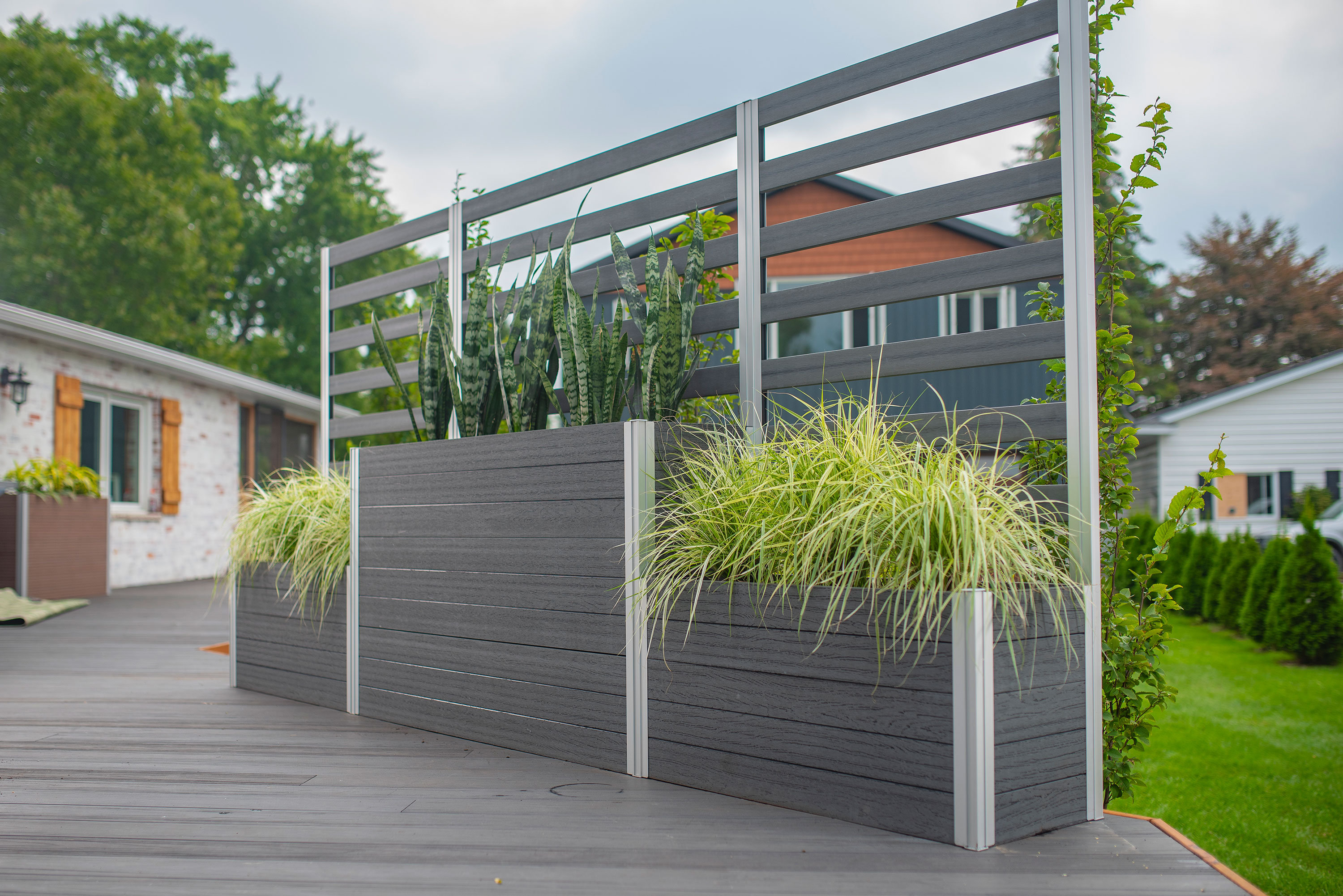 Vita Urbana Composite Planter box with Trellis & Reviews Wayfair