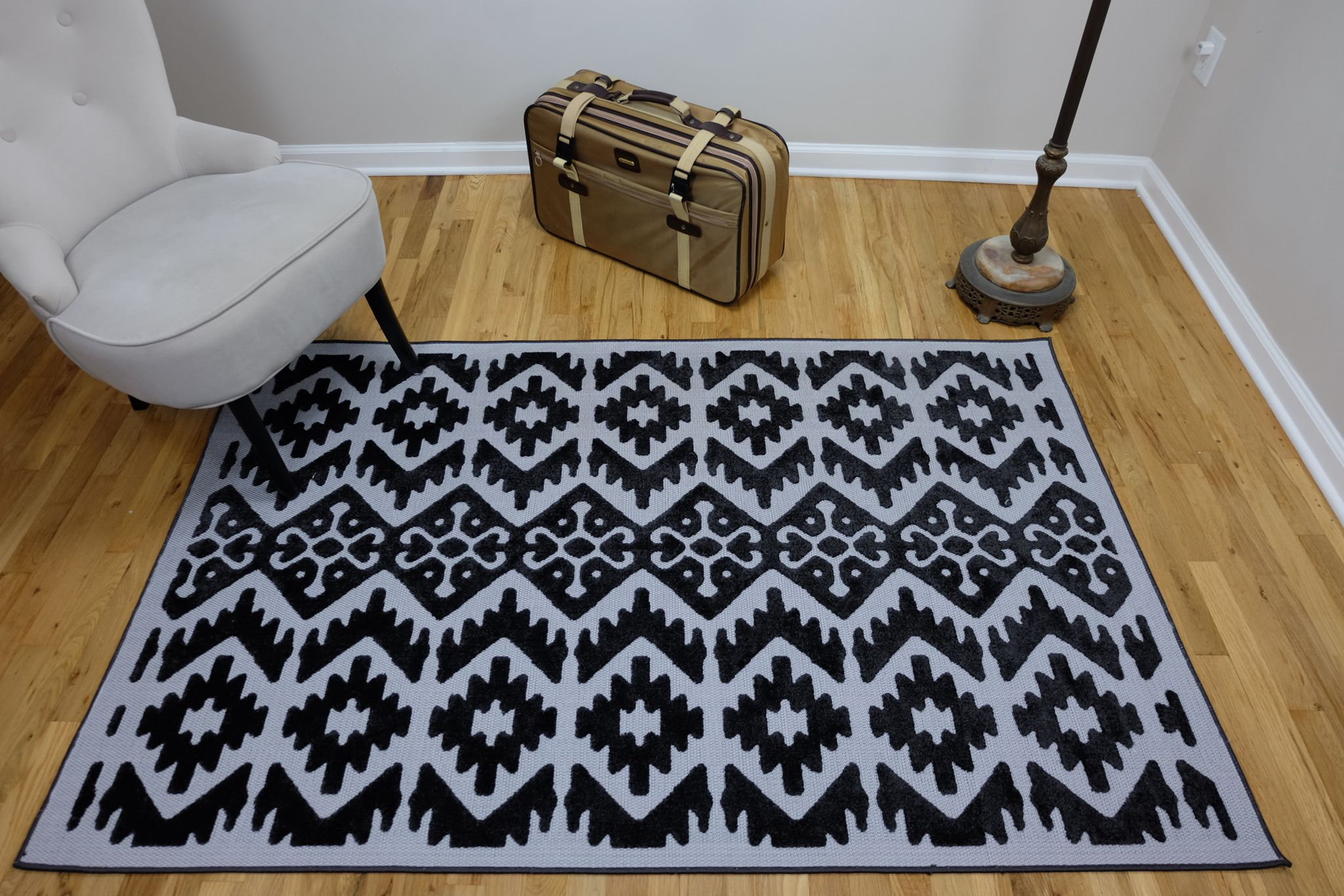 Foundry Select Neena Geometric Gray/Black Area Rug Wayfair